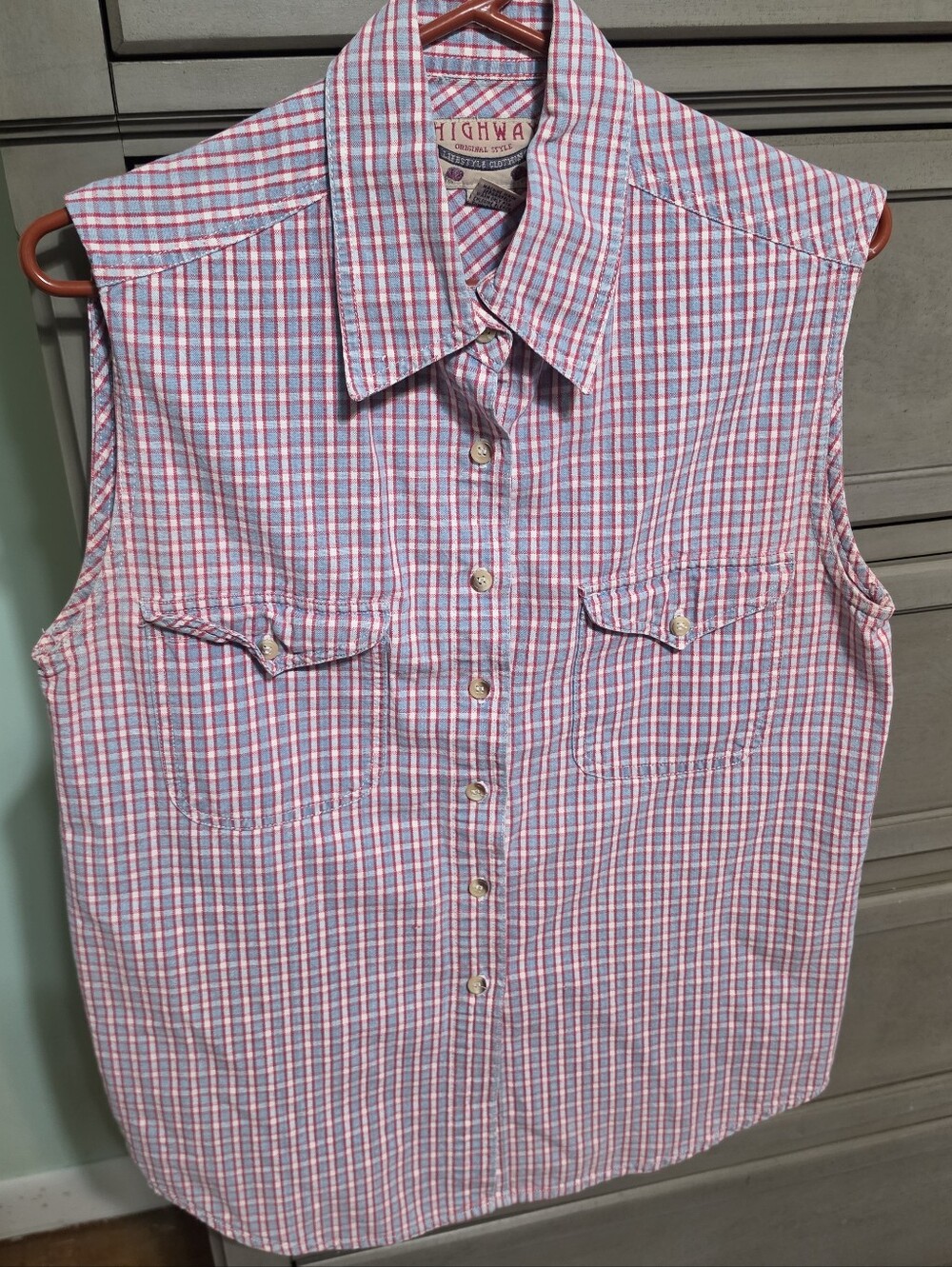Highway Sleeveless Button-Down Plaid Shirt in Pink/Blue